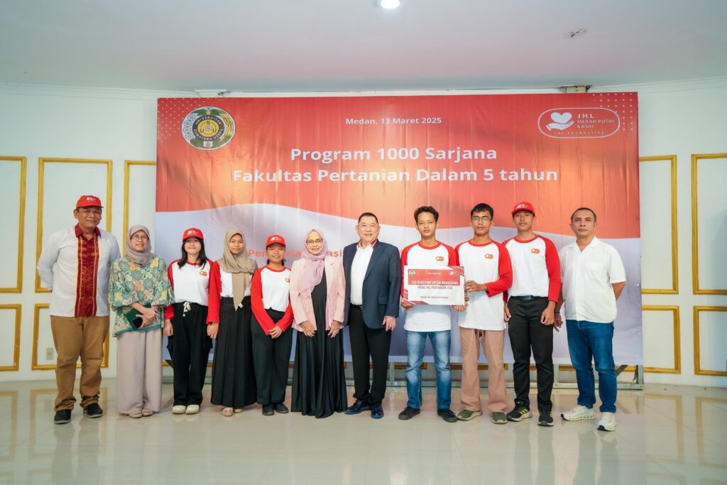 Penyerahan Beasiswa Kelapa untuk Petani Kelapa Indonesia